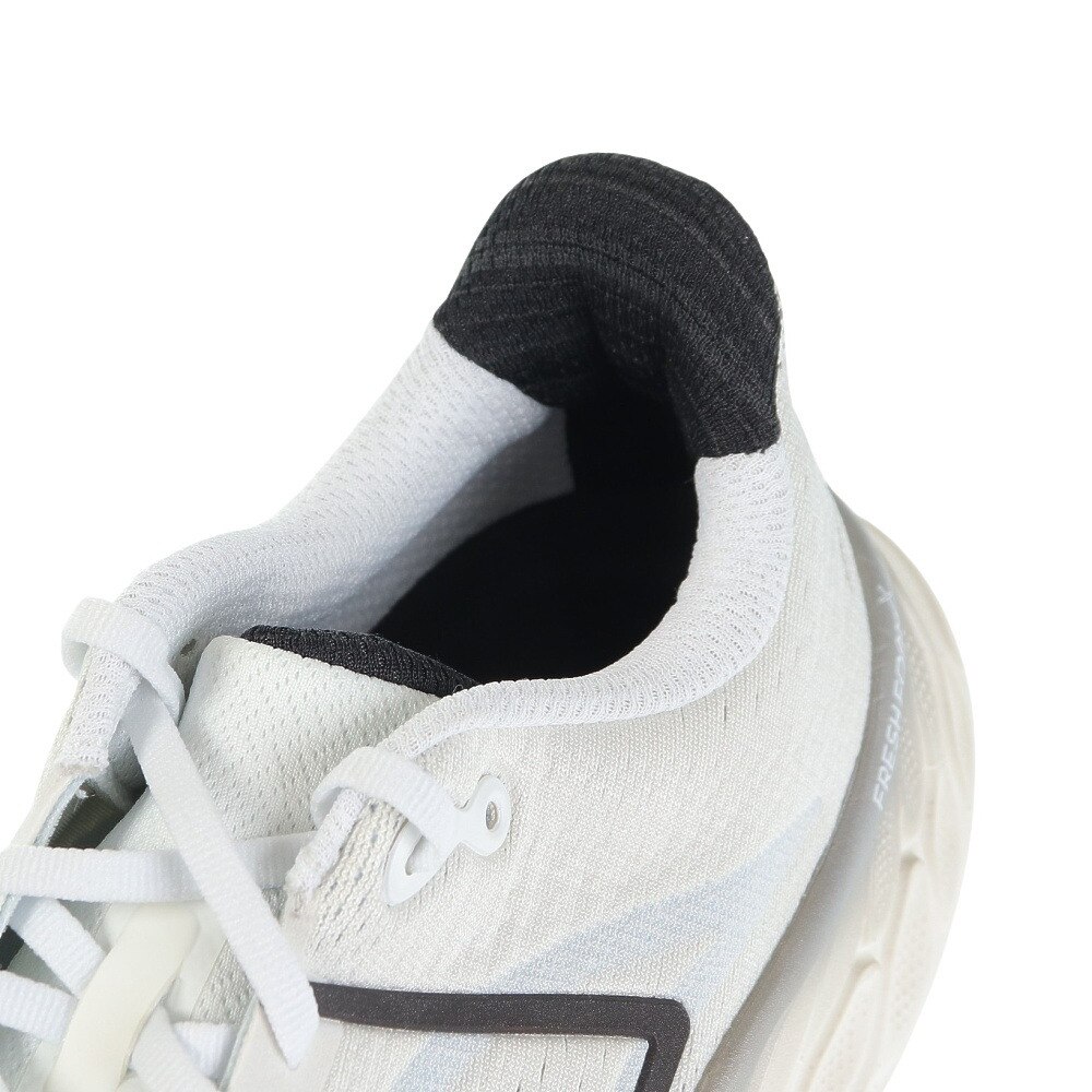 ニューバランス（new balance）（メンズ）ランニングシューズ フレッシュ フォーム モア Fresh Foam X More v4 白 オフホワイト MMORCW4 2E クッション 安定