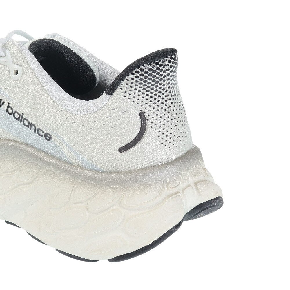 ニューバランス（new balance）（メンズ）ランニングシューズ フレッシュ フォーム モア Fresh Foam X More v4 白 オフホワイト MMORCW4 2E クッション 安定