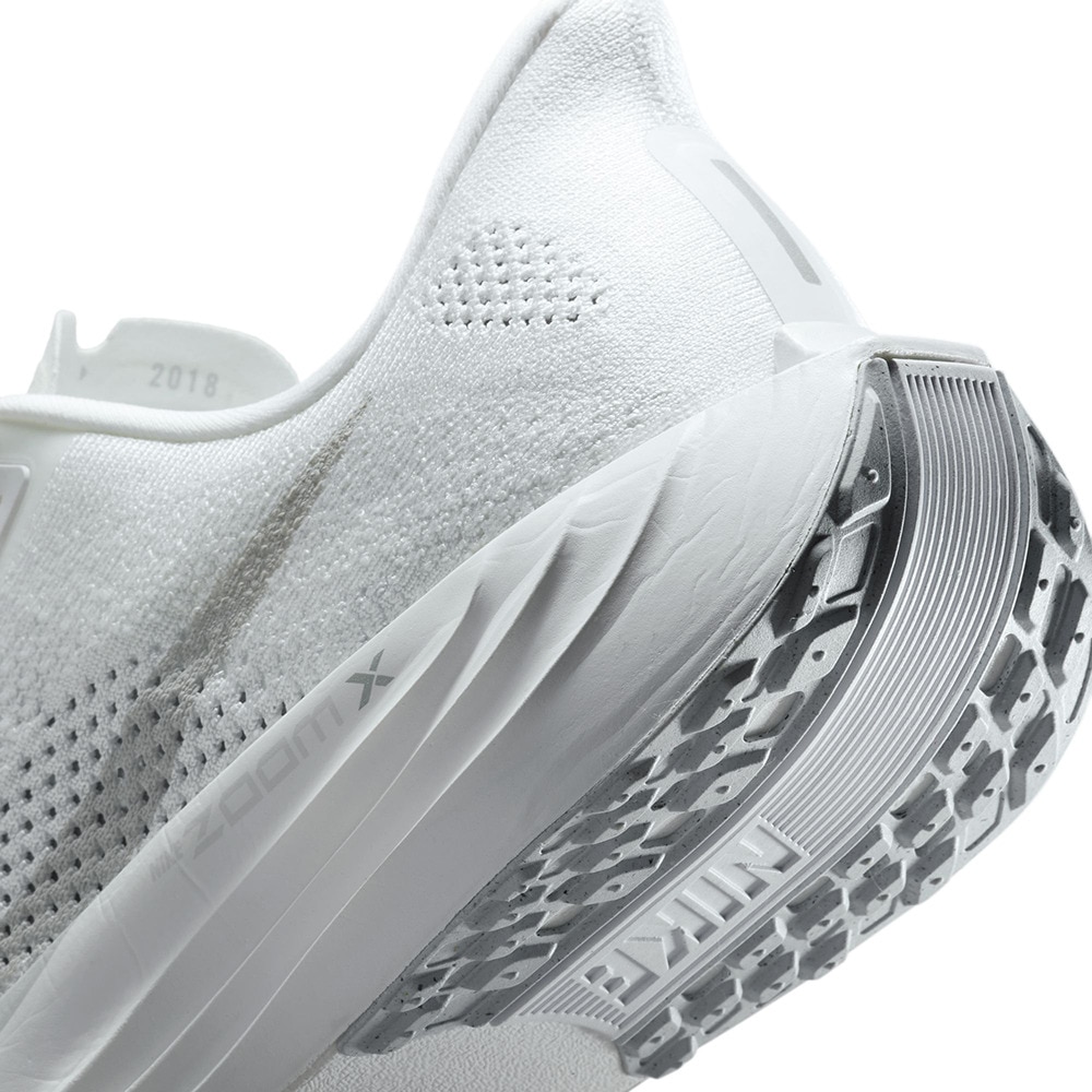 ナイキ（NIKE）（メンズ）ランニングシューズ ジョギングシューズ ペガサス プラス FQ7262-102