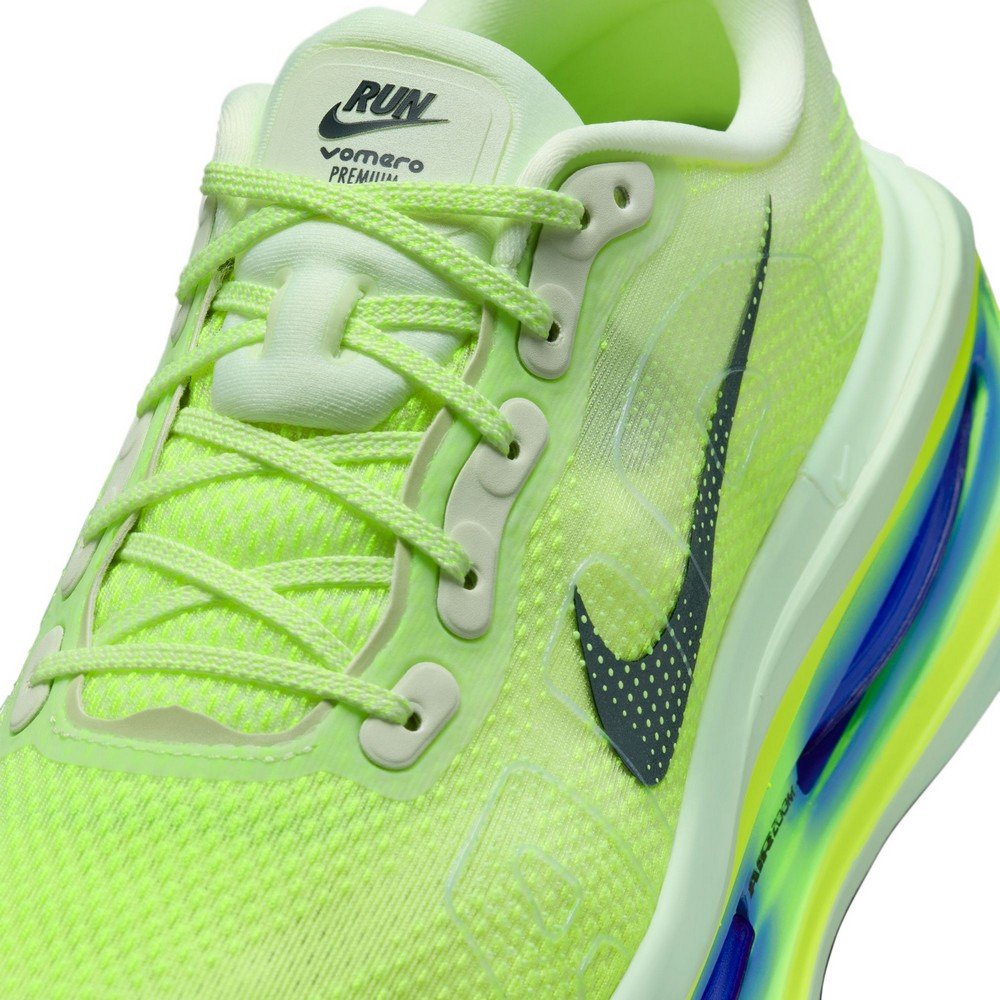 ほぼ新品！VOMERO ランニングシューズ グリーン/イエロー ナイキ（NIKE）（メンズ）ランニングシューズ ジョギングシューズ