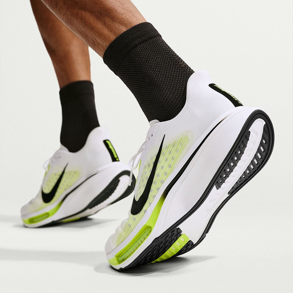 ナイキ（NIKE）（メンズ）ランニングシューズ ジョギングシューズ