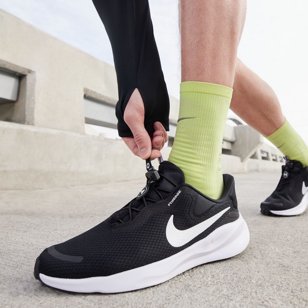 ナイキ（NIKE）（メンズ）スポーツシューズ ランニングシューズ レボリューション 7 フライイーズ FQ4112-001