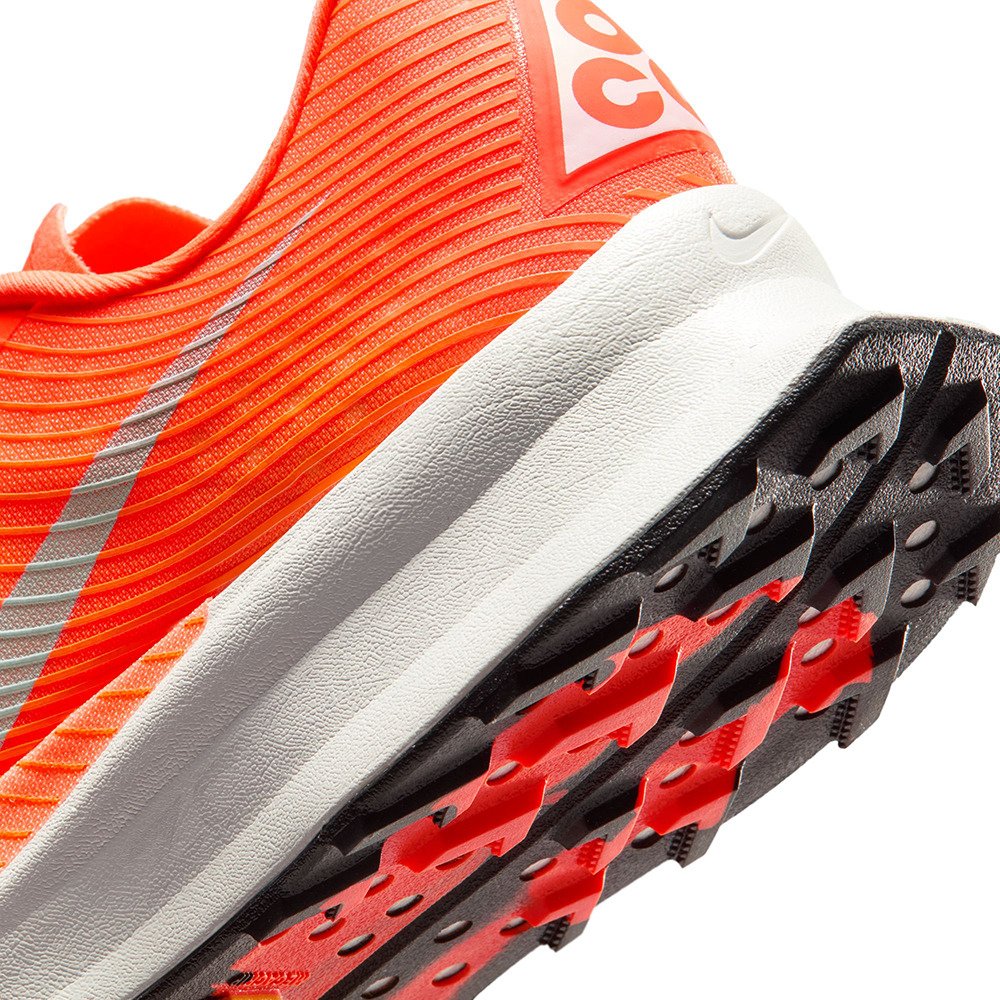 ナイキ（NIKE）（メンズ）ランニングシューズ トレランシューズ ACG