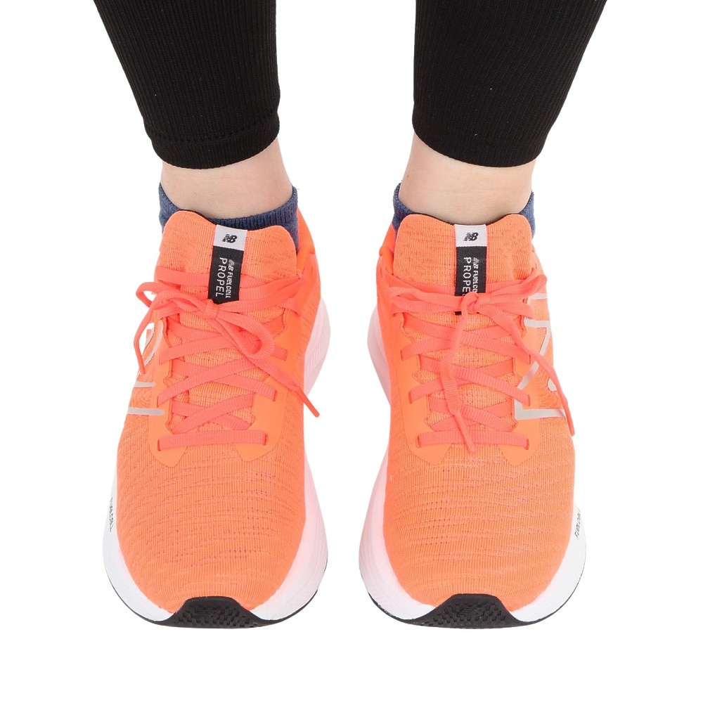 ニューバランス（new balance）（レディース）ランニングシューズ フューエルセル プロペル v4 オレンジ WFCPRCR4 B スニーカー スポーツ ジョグ 厚底