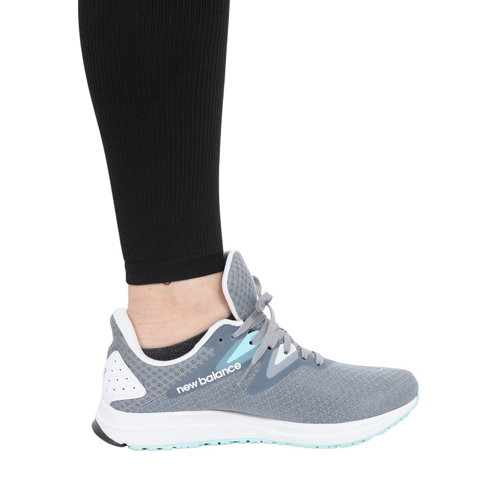 ニューバランス（new balance）（レディース）ランニングシューズ ダイナソフト フラッシュ V6 グレー WFLSHGJ6B スニーカー トレーニング 軽量 耐久性 部活