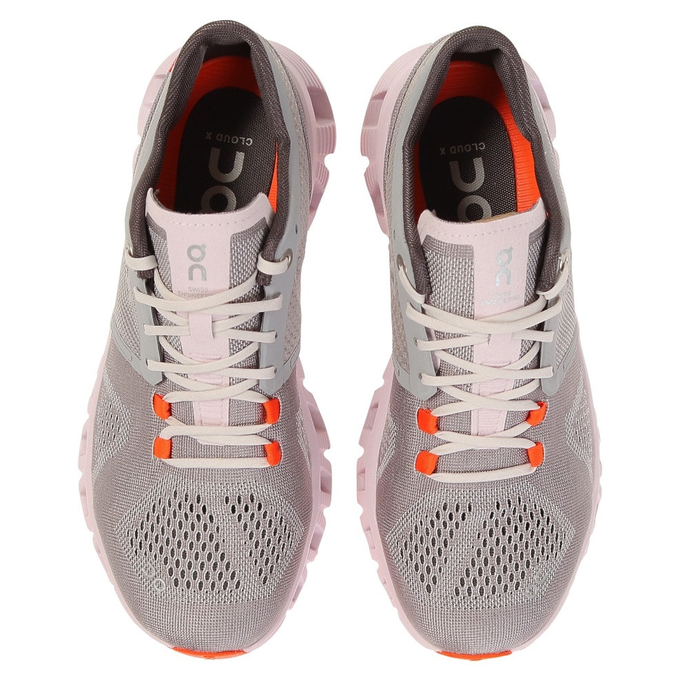オン（On）（レディース）ランニングシューズ クラウドX グレー ピンク 40.99041 W スニーカー オールシーズン トレーニング ジョギング  軽快 デイリーユース