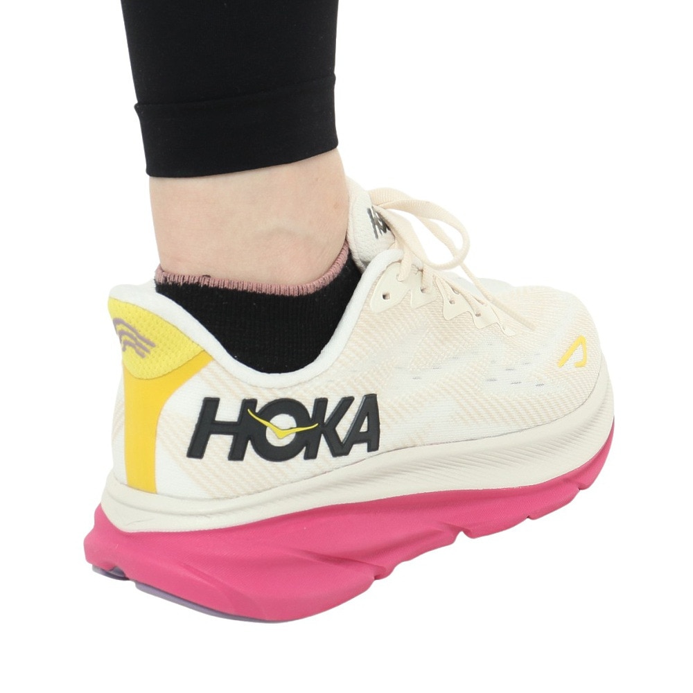 ホカ（HOKA）（レディース）ランニングシューズ クリフトン 9 レギュラー ホワイト ピンク 1127896-EBDB スニーカー トレーニング ジョギング ロード 厚底
