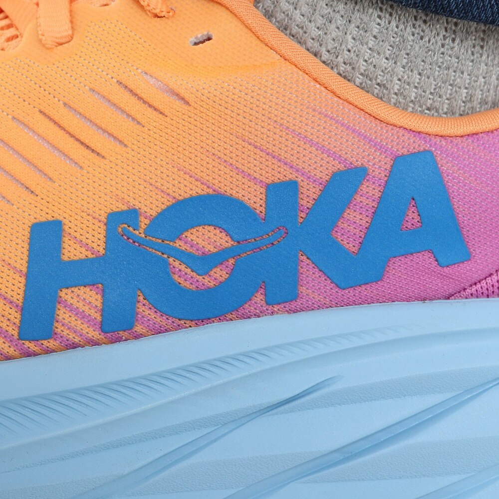 ホカ（HOKA）（レディース）ランニングシューズ リンコン 3 ワイド オレンジ ピンク 1121371-MOCY スニーカー 軽量 幅広 トレーニング 部活