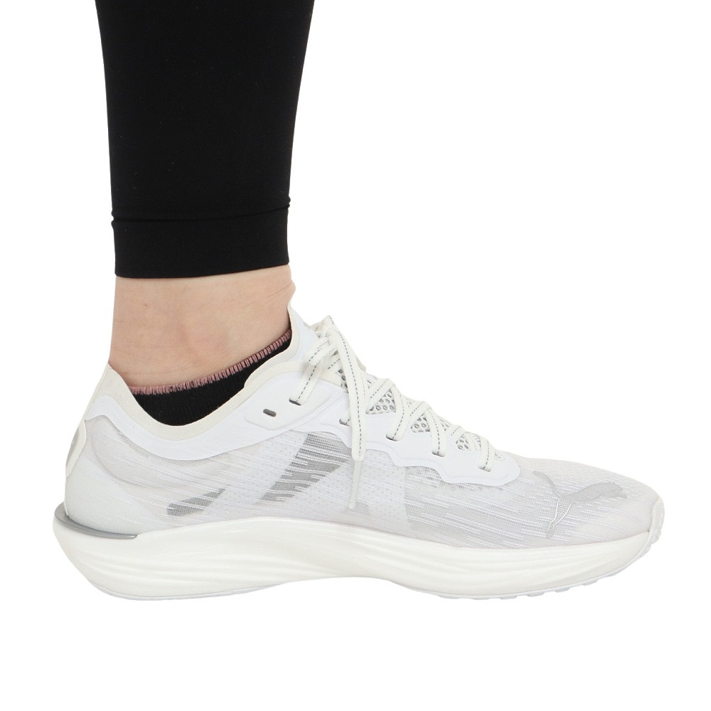 プーマ（PUMA）（レディース）ランニングシューズ ウィメンズ リベレイトニトロ 2 シルバーホワイト 37731603 スニーカー ジョギング マラソン トレーニング