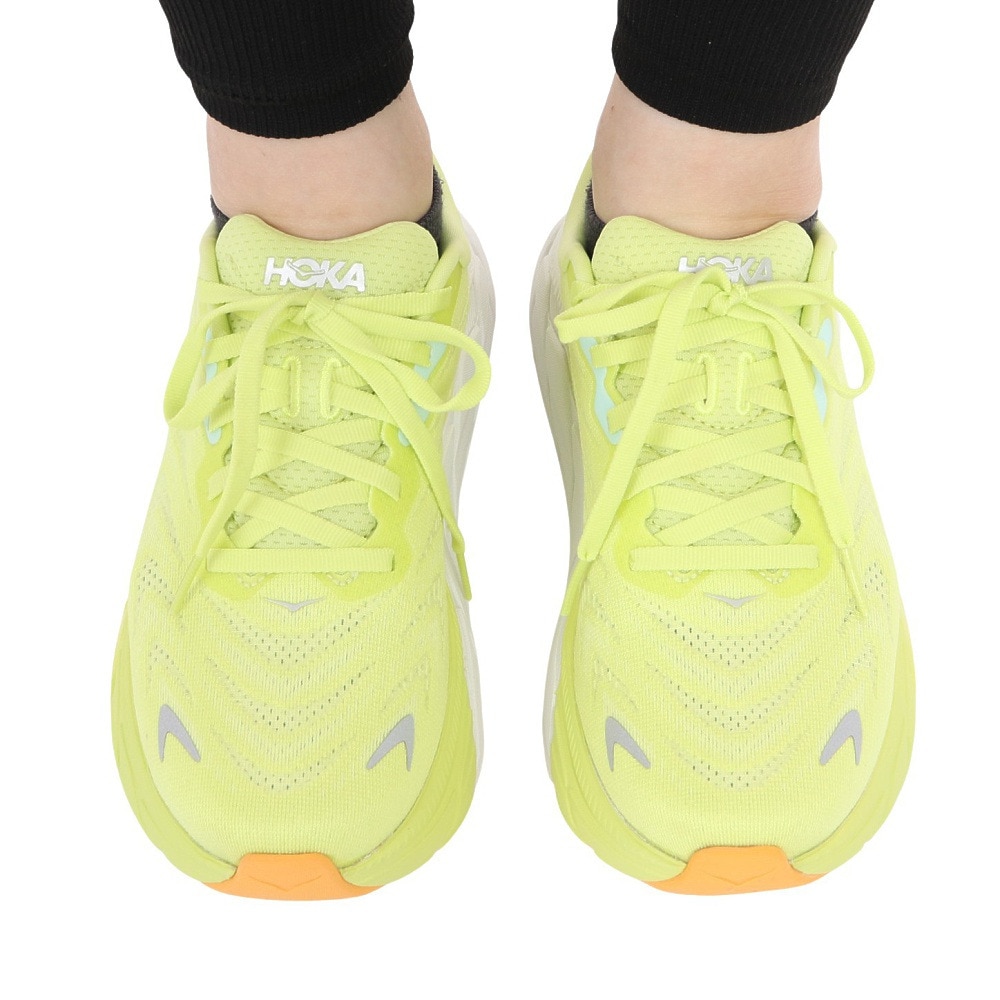 ホカ（HOKA）（レディース）ランニングシューズ アラヒ6 レギュラー イエロー ホワイト 1123195-CGWHT スニーカー ジョギング トレーニング 軽量 安定性