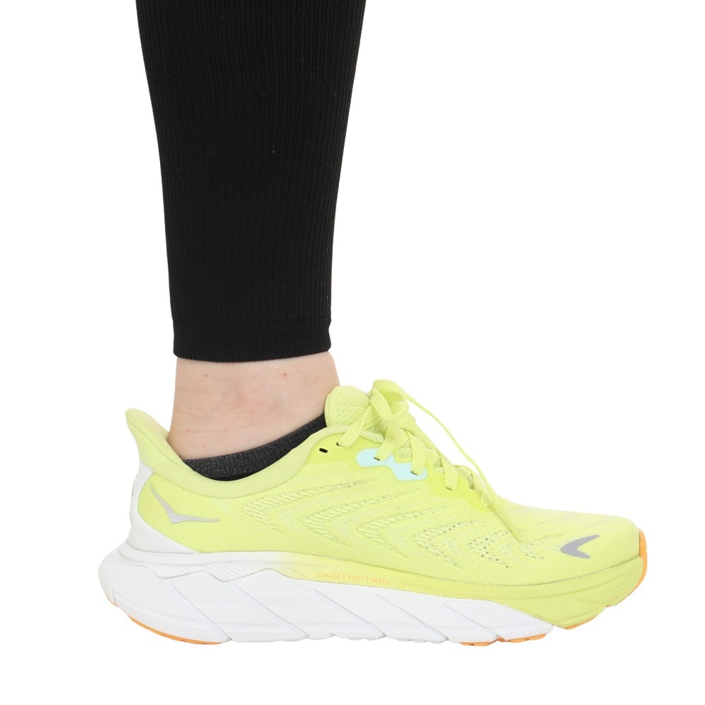 ホカ（HOKA）（レディース）ランニングシューズ アラヒ6 レギュラー イエロー ホワイト 1123195-CGWHT スニーカー ジョギング トレーニング 軽量 安定性