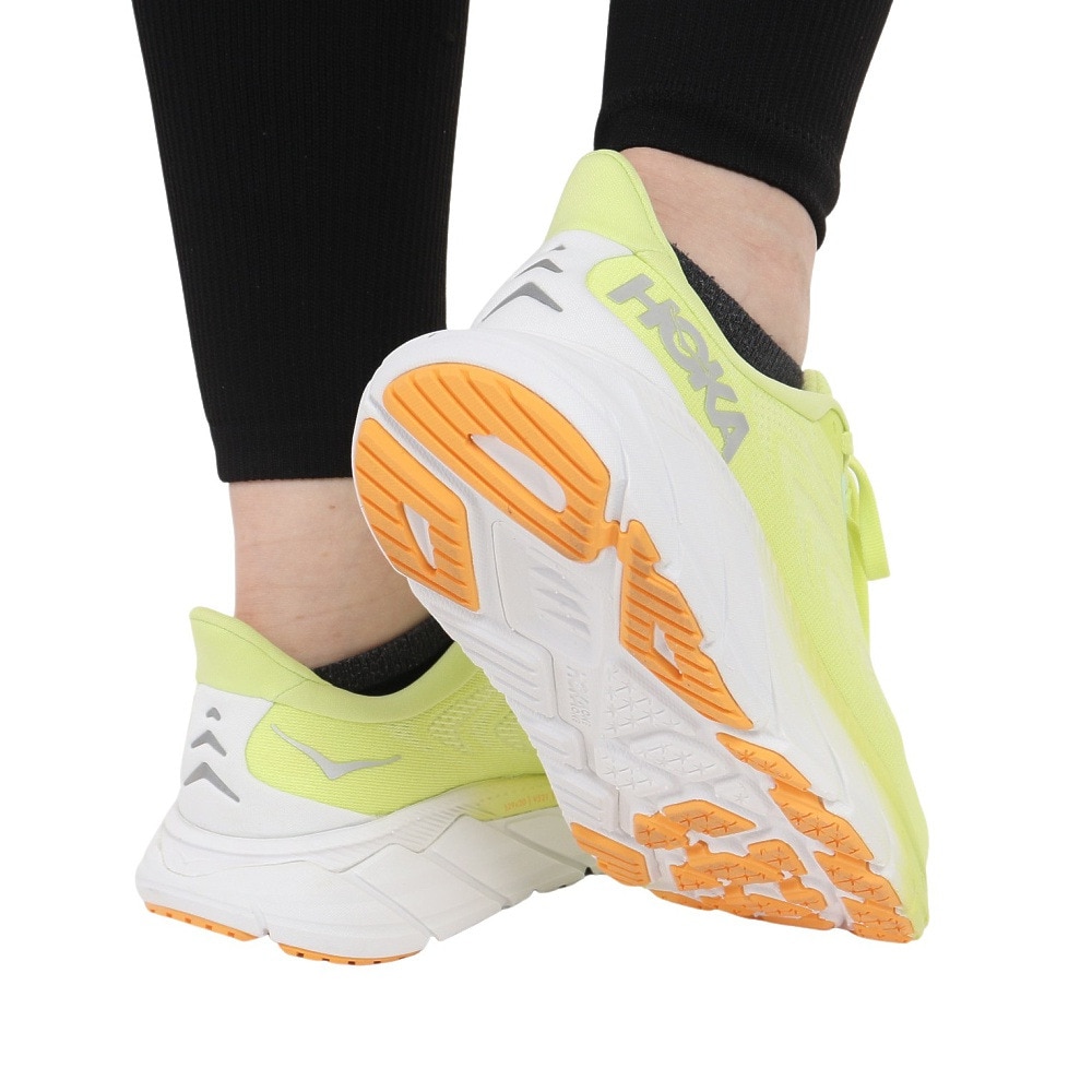 ホカ（HOKA）（レディース）ランニングシューズ アラヒ6 レギュラー イエロー ホワイト 1123195-CGWHT スニーカー ジョギング トレーニング 軽量 安定性