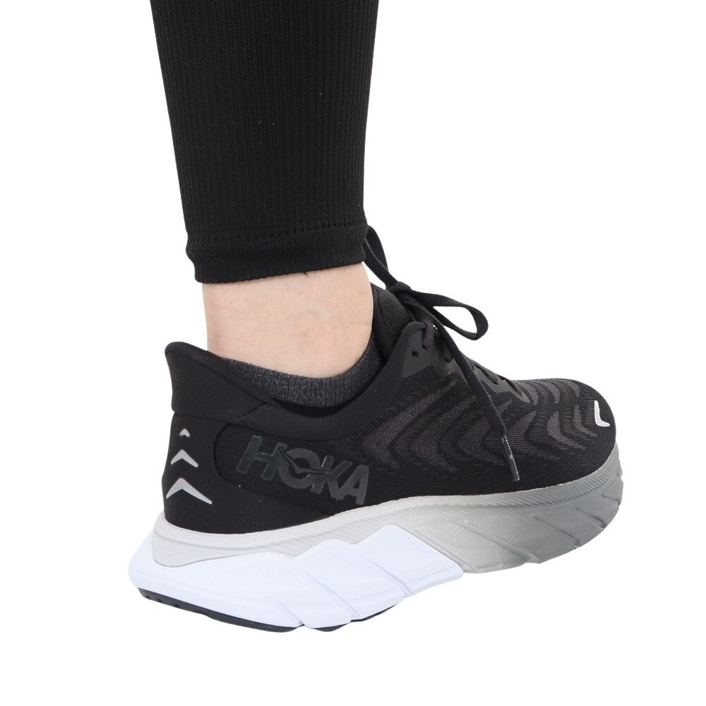ホカ（HOKA）（レディース）ランニングシューズ アラヒ6 ワイド ブラック 1123197-BWHT スニーカー ジョギング トレーニング 軽量 安定性