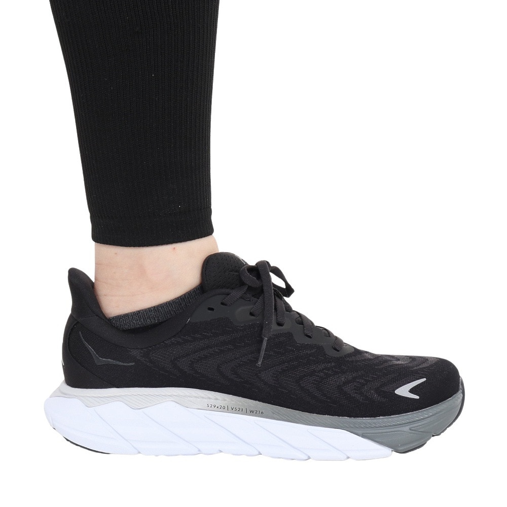 ホカ（HOKA）（レディース）ランニングシューズ アラヒ6 ワイド ブラック 1123197-BWHT スニーカー ジョギング トレーニング 軽量 安定性