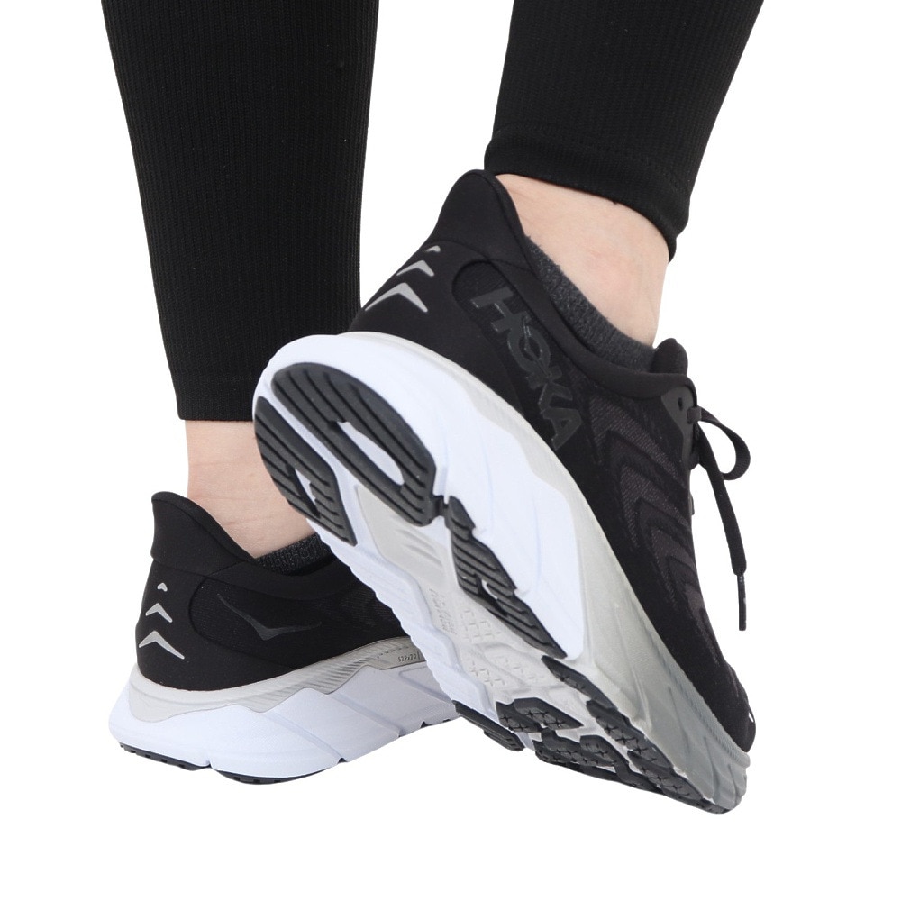 ホカ（HOKA）（レディース）ランニングシューズ アラヒ6 ワイド ブラック 1123197-BWHT スニーカー ジョギング トレーニング 軽量 安定性