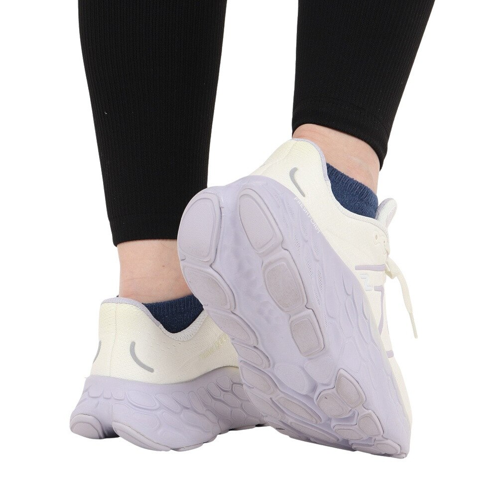 ニューバランス（new balance）（レディース）ランニングシューズ フレッシュ フォーム X モア v4 オフホワイト WMORCU4D スニーカー スポーツ ジョグ 厚底