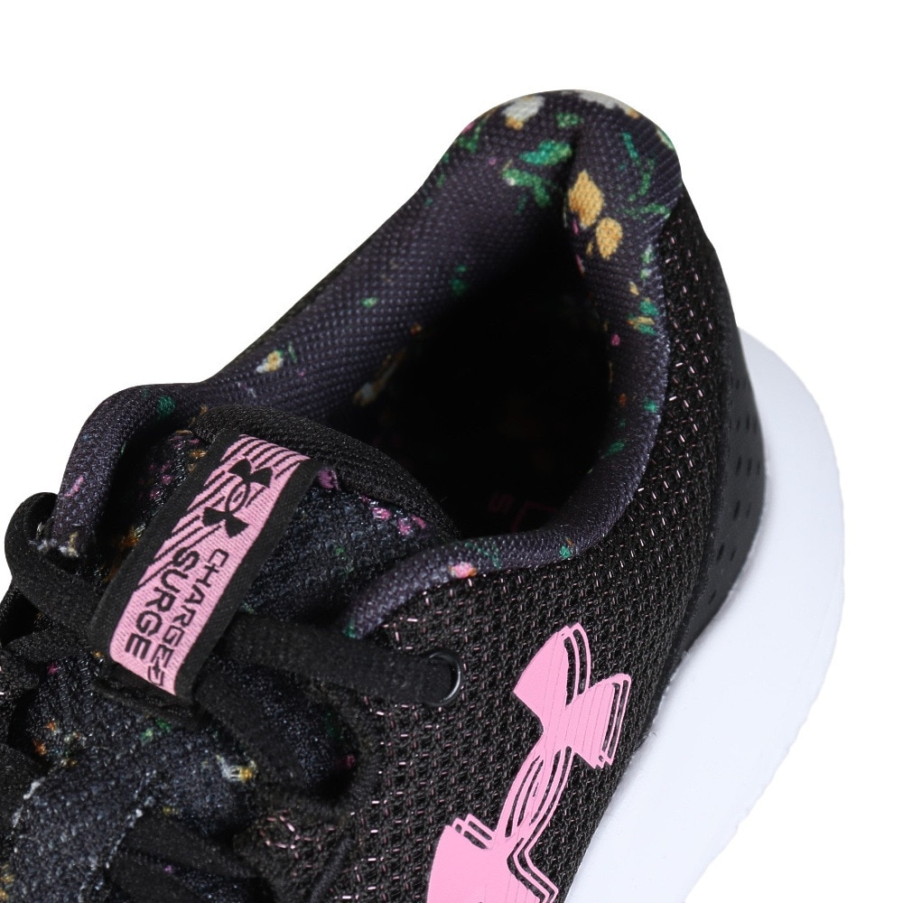 アンダーアーマー（UNDER ARMOUR）（レディース）ランニングシューズ チャージドサージ4プリント ブラック ピンク 3027942 001 スニーカー クッション性 軽量