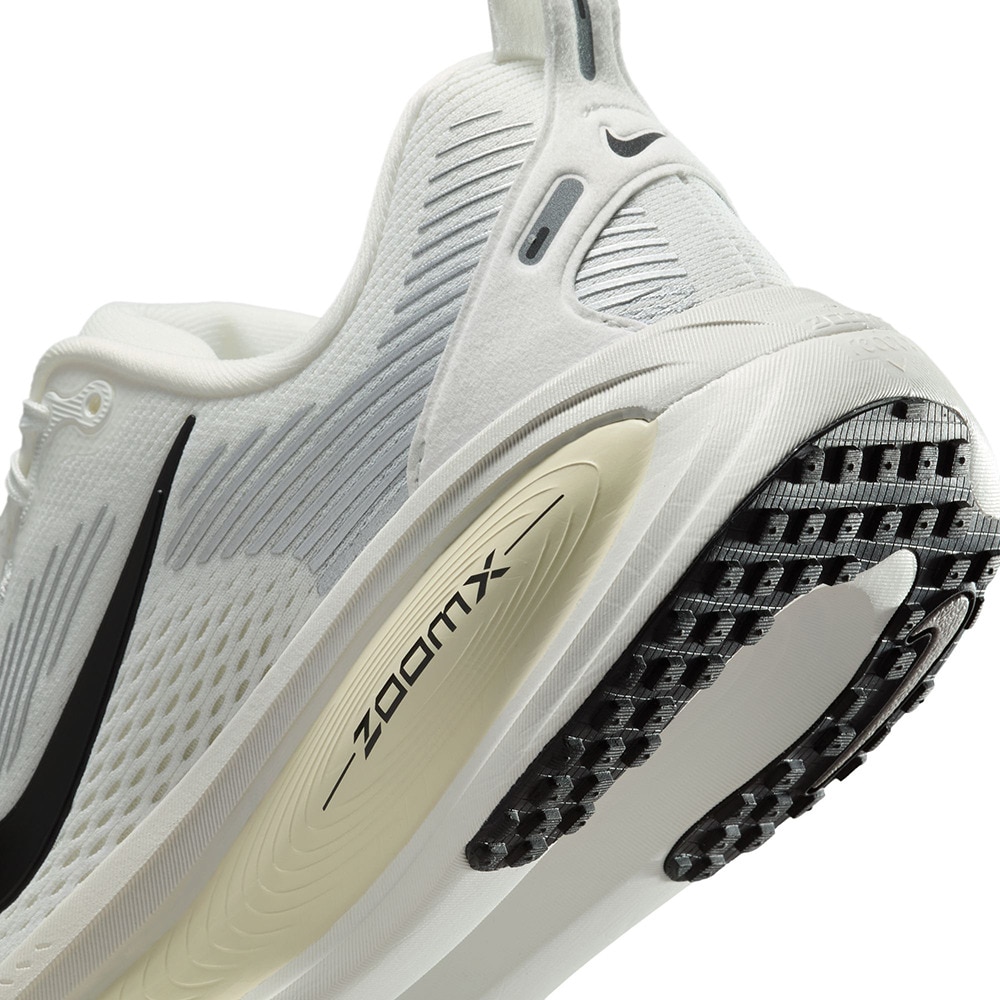 ナイキ（NIKE）（レディース）ランニングシューズ ジョギングシューズ ウィメンズ ボメロ 18 HM6804-101