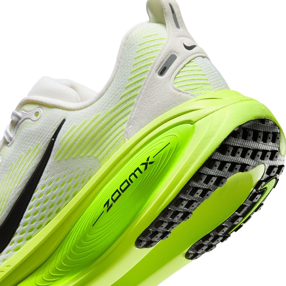 ナイキ（NIKE）（レディース）ランニングシューズ ジョギングシューズ ウィメンズ ボメロ 18 HM6804-102