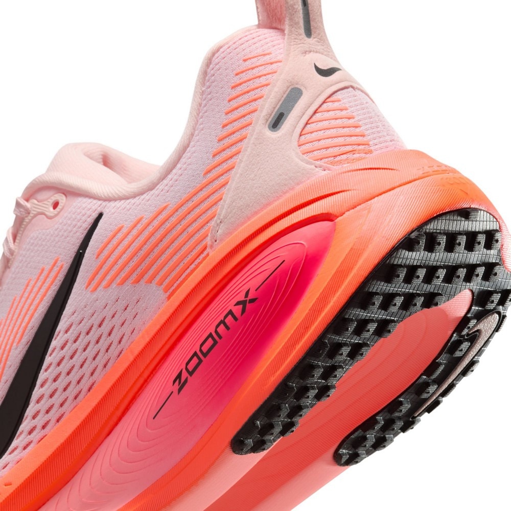 ナイキ（NIKE）（レディース）ランニングシューズ ジョギングシューズ ズーム ボメロ 18 HM6804-600