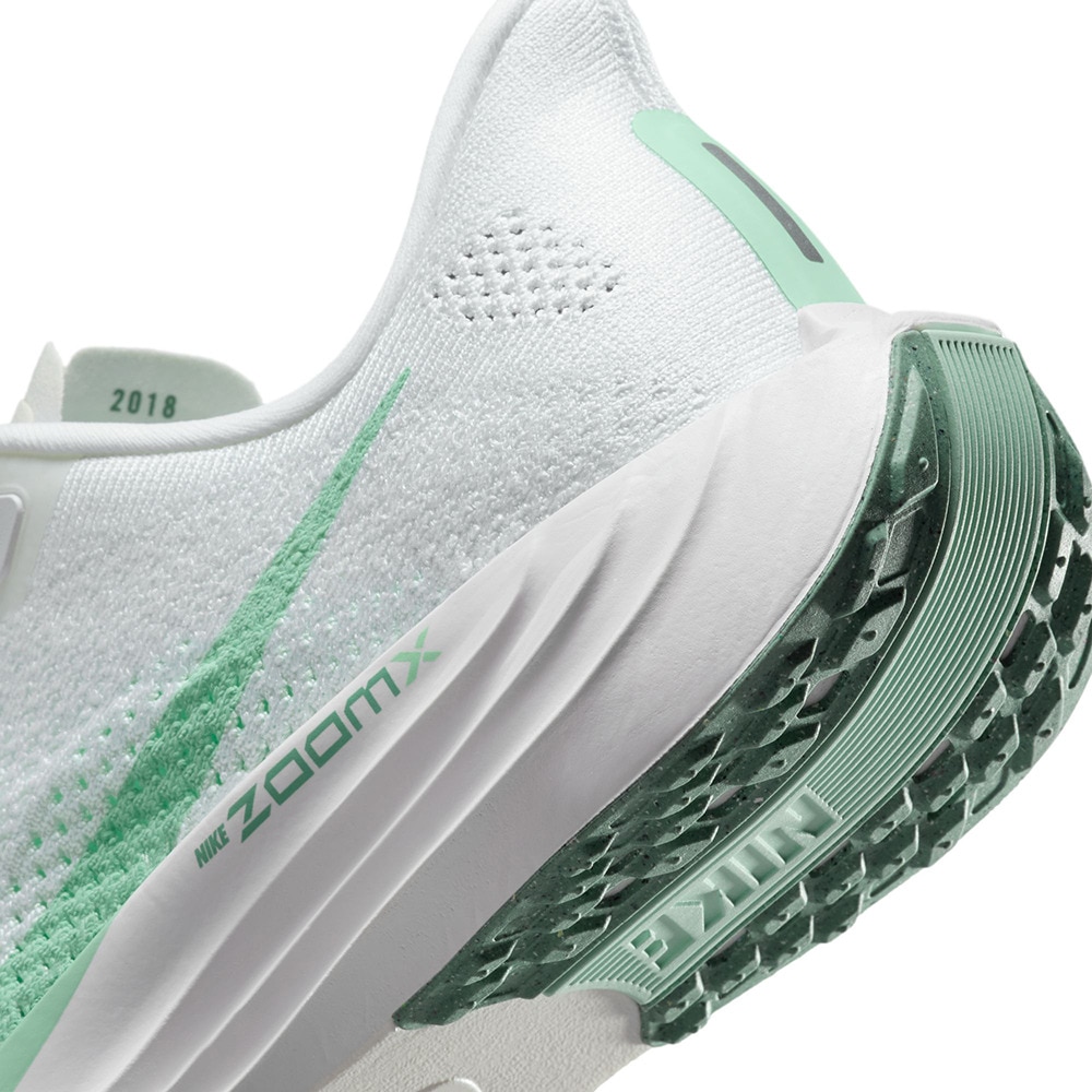 ナイキ（NIKE）（レディース）ランニングシューズ ジョギングシューズ ペガサス プラス ホワイト グリーン FQ7261-103 スニーカー