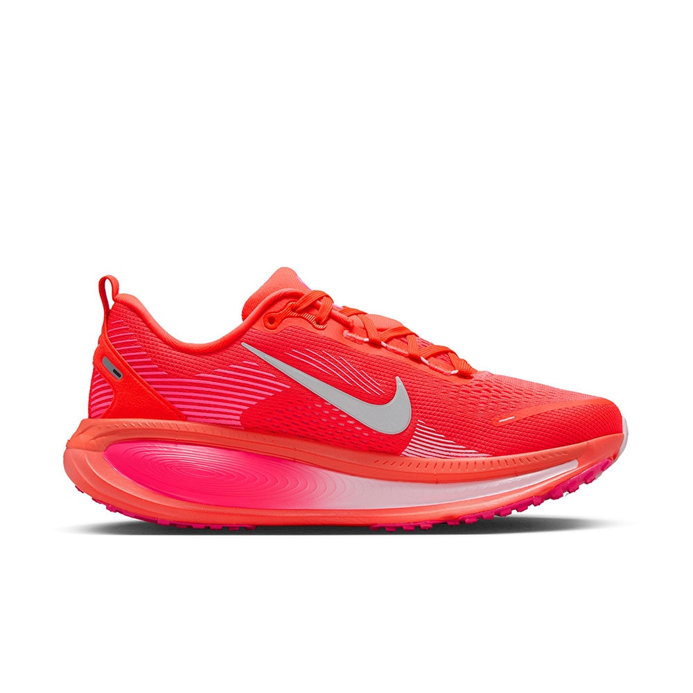 ナイキ（NIKE）（レディース）ランニングシューズ ジョギングシューズ ズーム ボメロ 18 レッド HM6804-603 スニーカー