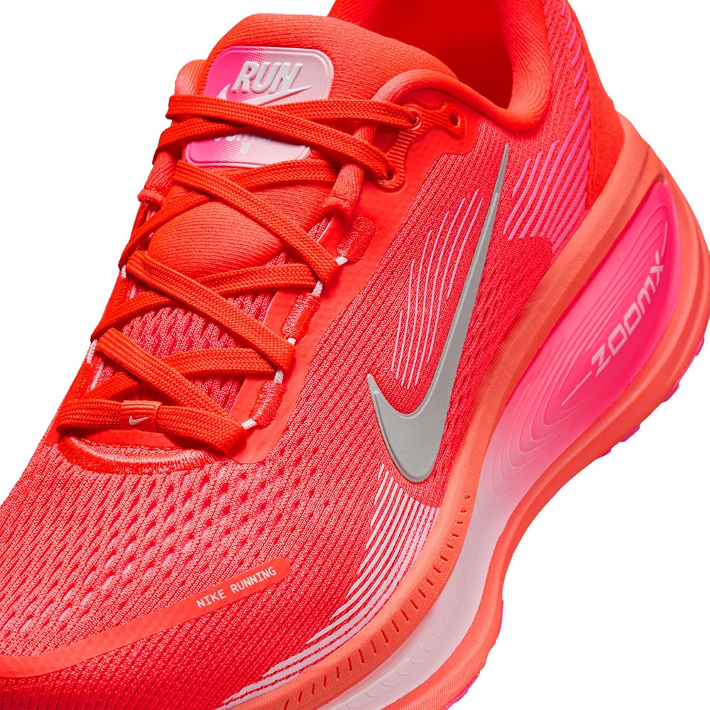 ナイキ（NIKE）（レディース）ランニングシューズ ジョギングシューズ ズーム ボメロ 18 レッド HM6804-603 スニーカー