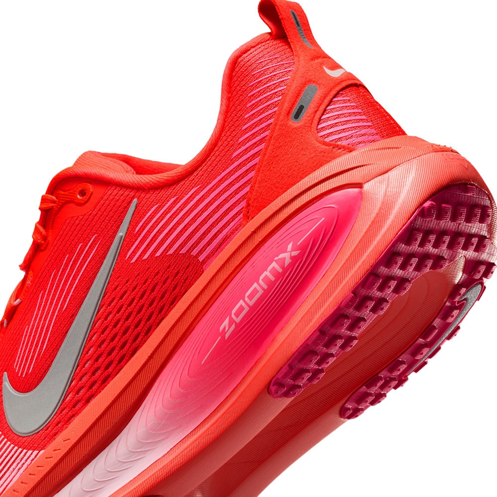 ナイキ（NIKE）（レディース）ランニングシューズ ジョギングシューズ ズーム ボメロ 18 レッド HM6804-603 スニーカー