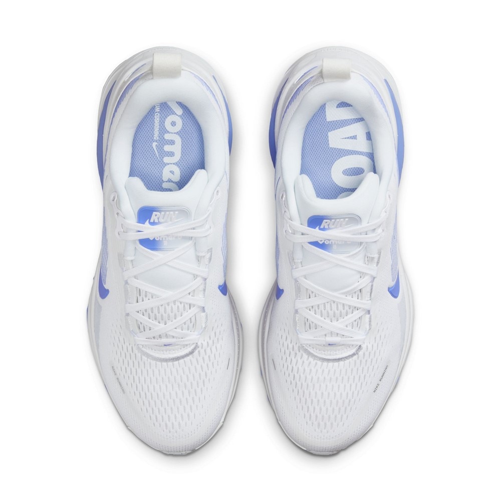 ナイキ（NIKE）（レディース）ランニング ジョギングシューズ ズーム ボメロ 18 ホワイト ブルー HM6804-111 スニーカー