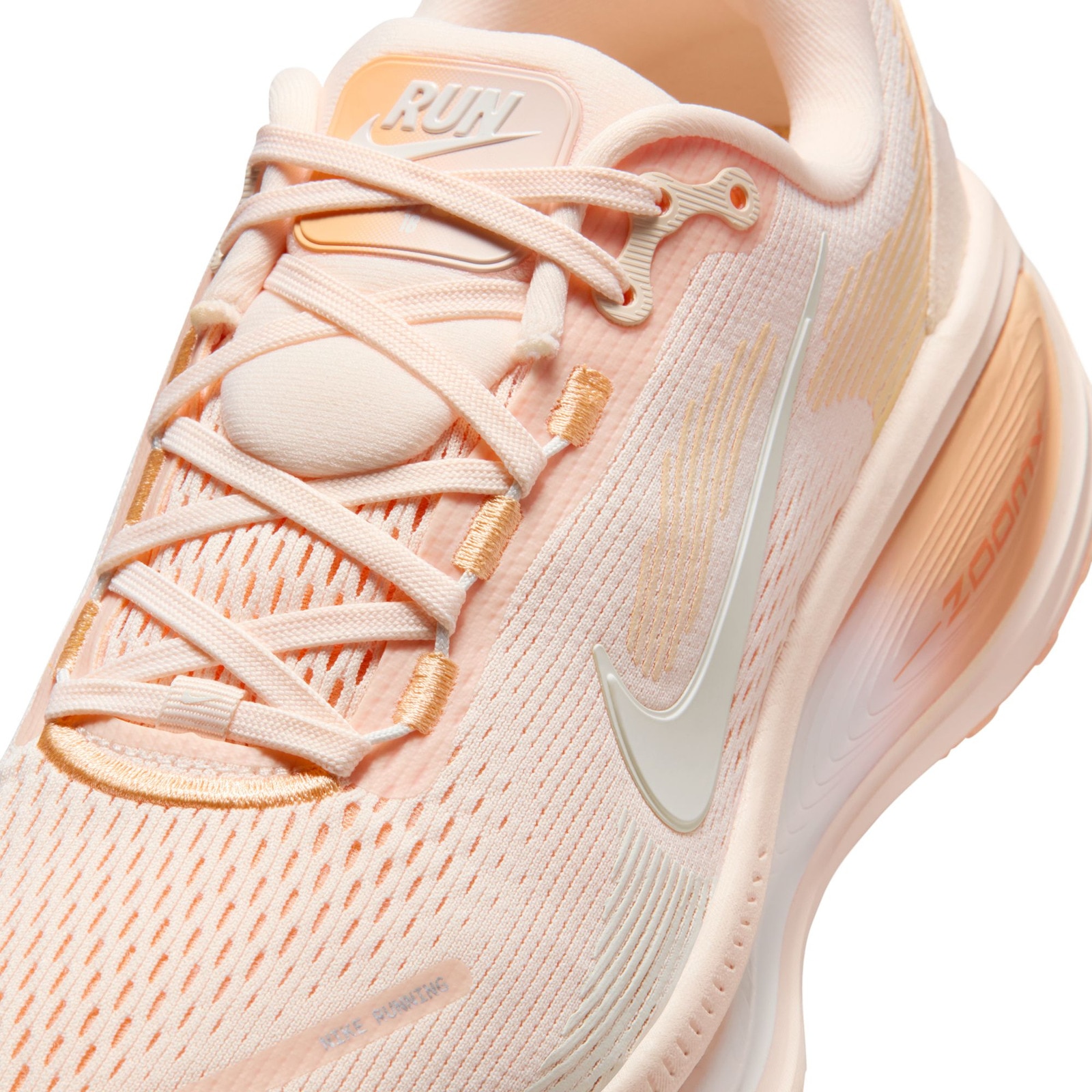 ナイキ（NIKE）（レディース）ランニングシューズ ジョギングシューズ ズーム ボメロ 18 ベージュ HM6804-800 スニーカー