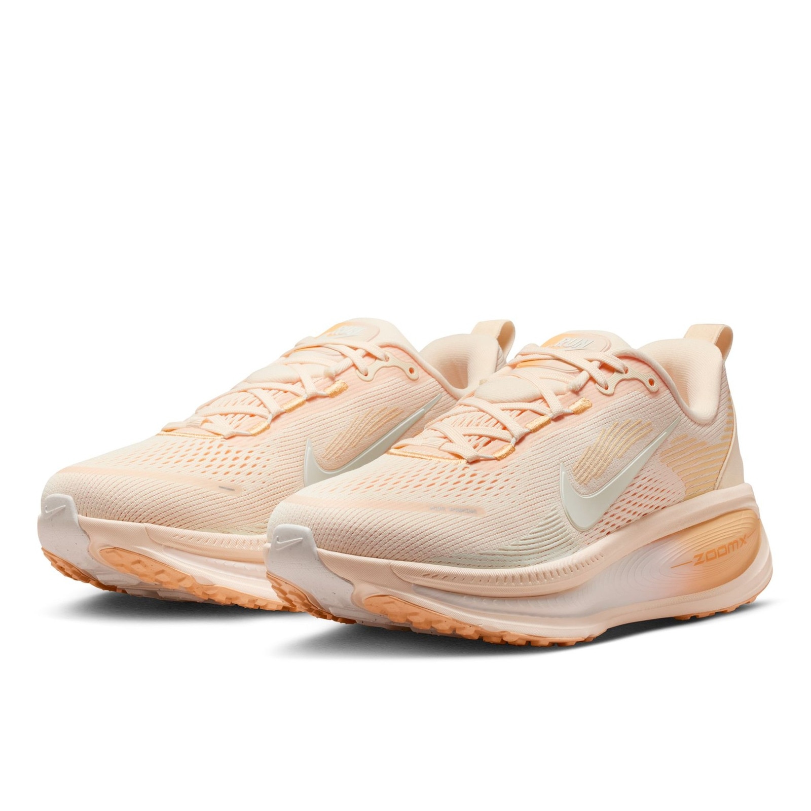 ナイキ（NIKE）（レディース）ランニングシューズ ジョギングシューズ ズーム ボメロ 18 ベージュ HM6804-800 スニーカー