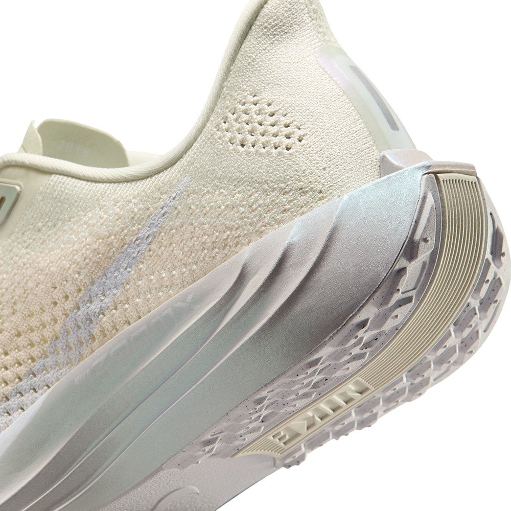 ナイキ（NIKE）（レディース）ランニングシューズ ジョギングシューズ