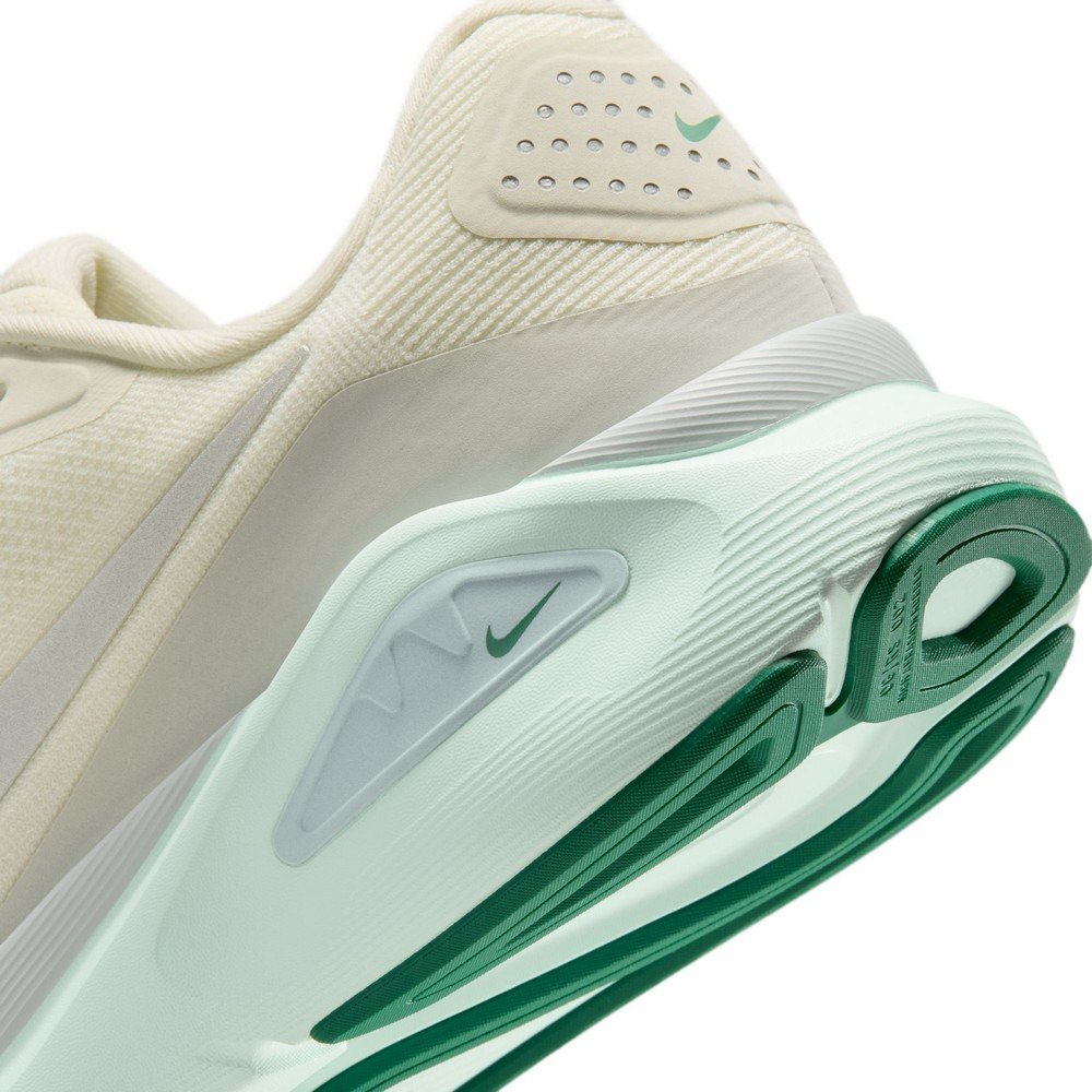ナイキ（NIKE）（レディース）ランニングシューズ ジョギングシューズ ストラクチャー 26 アイボリー HJ1101-008
