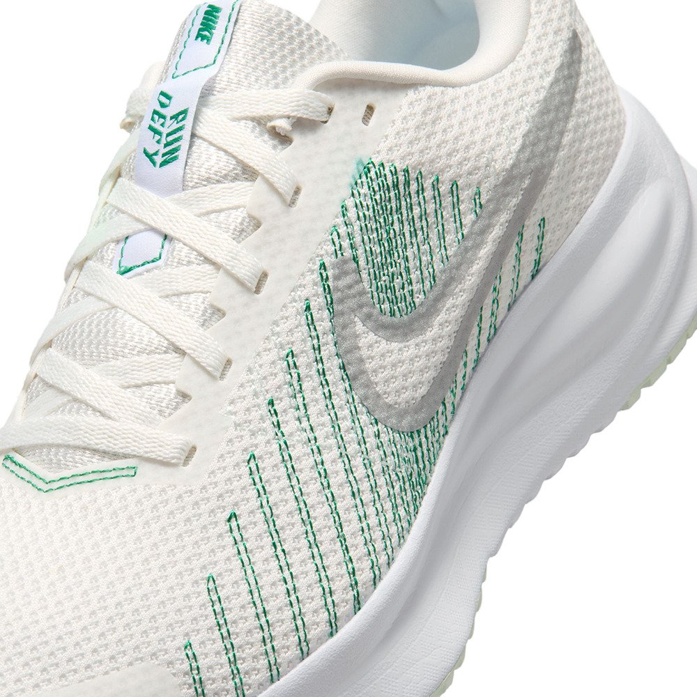 ナイキ（NIKE）（レディース）スポーツシューズ ランニングシューズ