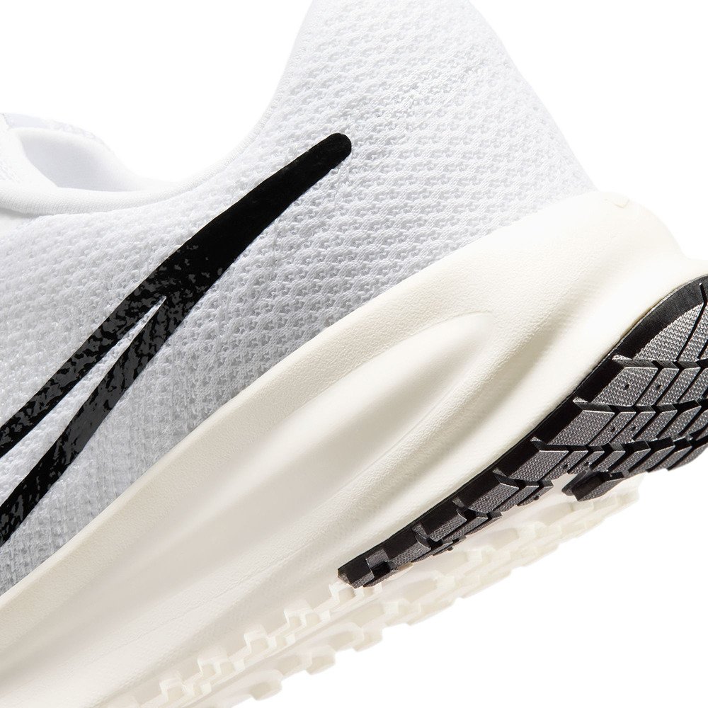 ナイキ（NIKE）（レディース）スポーツシューズ ランニングシューズ