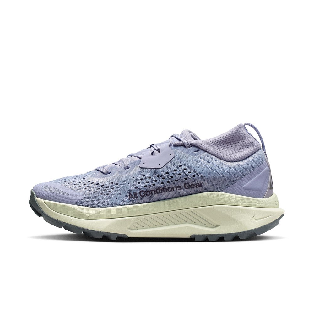 【極美品】on トレイルランニングシューズ アイボリー/パープル ナイキ（NIKE）（レディース）ランニングシューズ トレランシューズ
