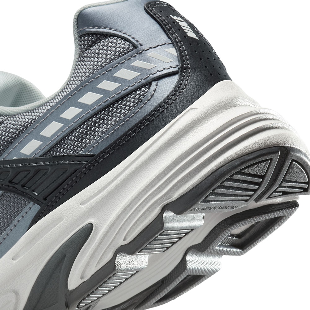 ナイキ（NIKE）（メンズ）スニーカー スポーツシューズ イニシエーター IB3083-001