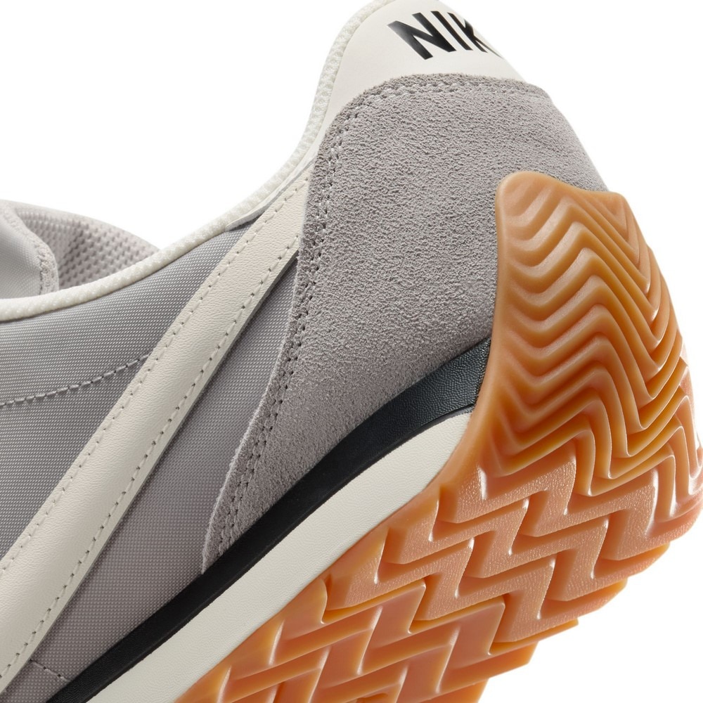 ナイキ（NIKE）（メンズ）スニーカー スポーツシューズ パシフィック グレー HQ2052-003 スポーツ カジュアルシューズ 快適 履き心地