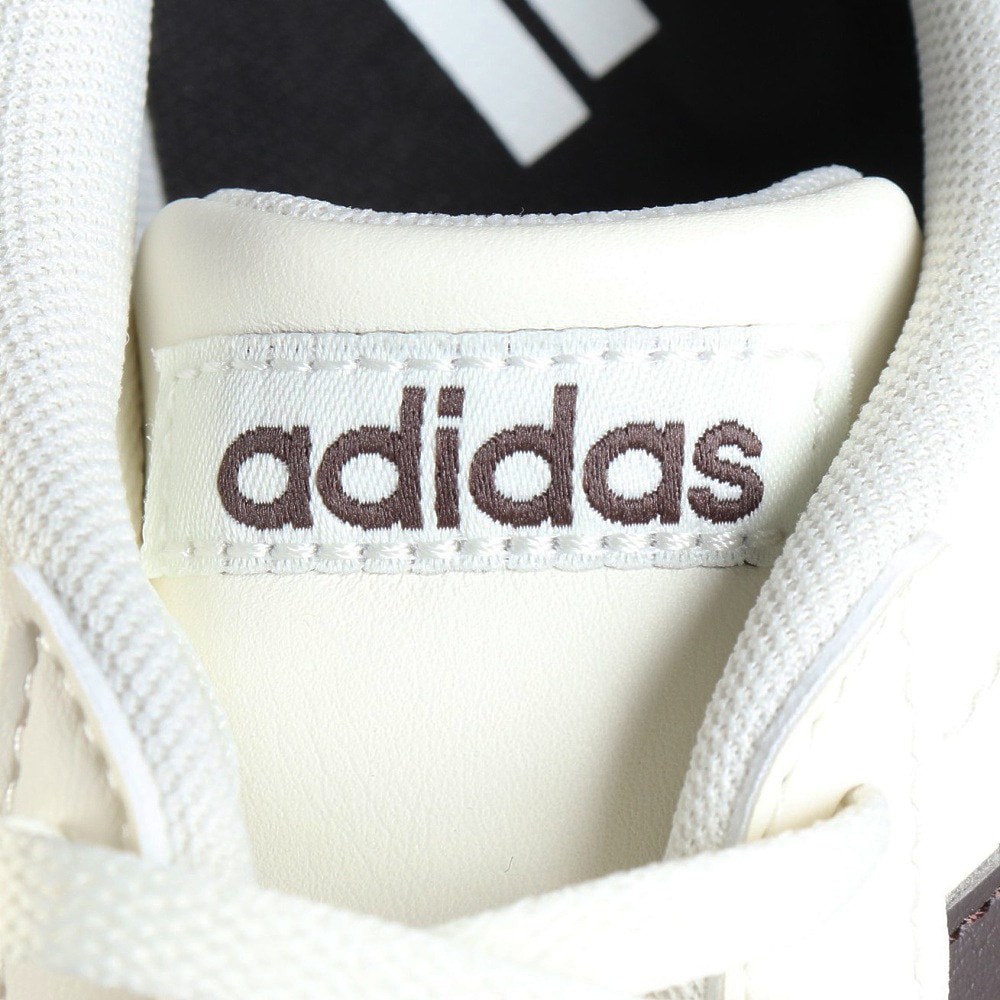 アディダス（adidas）（メンズ、レディース）スニーカー コートベース オフホワイト JH6339 カジュアル スポーツシューズ 耐久性 グリップ力 タウン 町履き