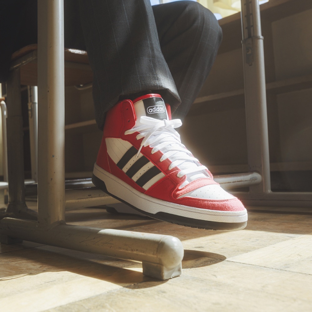 アディダス（adidas）（メンズ、レディース）AKASAKI スニーカー