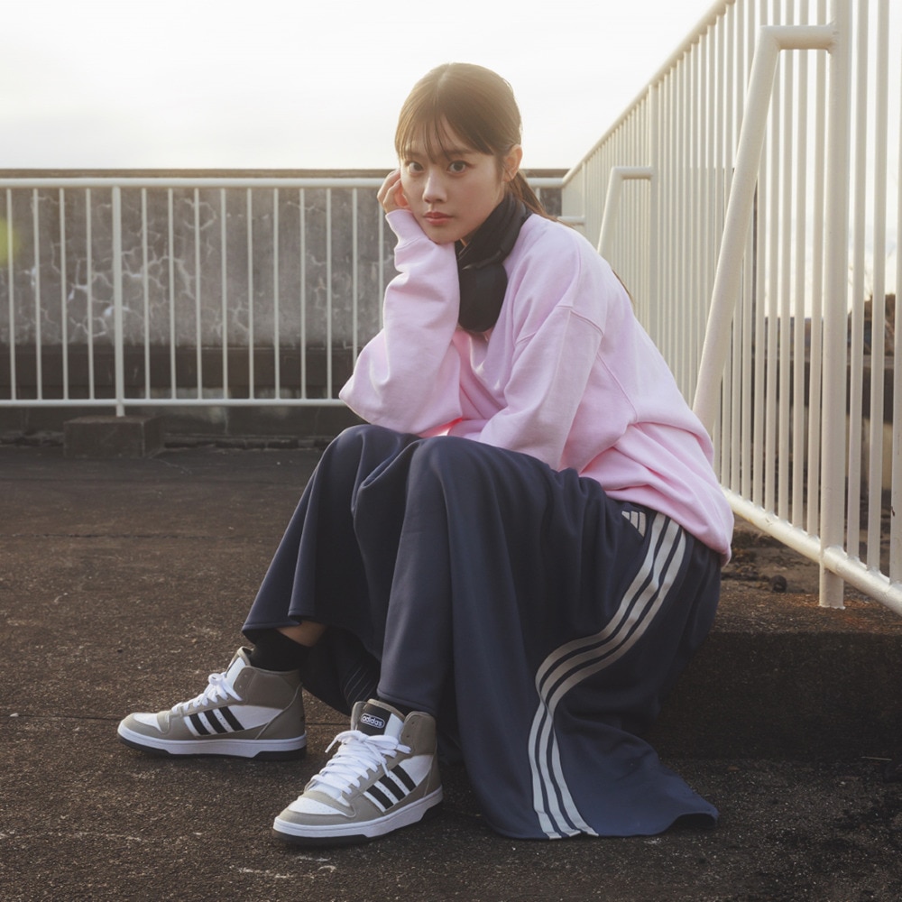 アディダス（adidas）（メンズ、レディース）平松想乃　スニーカー スポーツシューズ ブレイクスタート ミッド JI3406