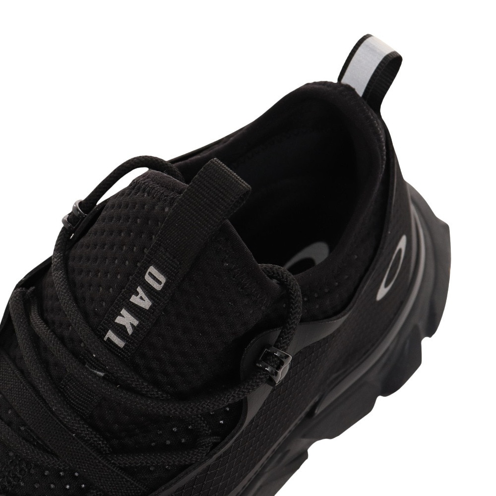 オークリー（OAKLEY）（メンズ）スニーカー 黒 メンズ ライトシールド Light Shield ブラック FOF100349-02Y スニーカー アウトドアシューズ 伸縮性 通勤 通学★★★