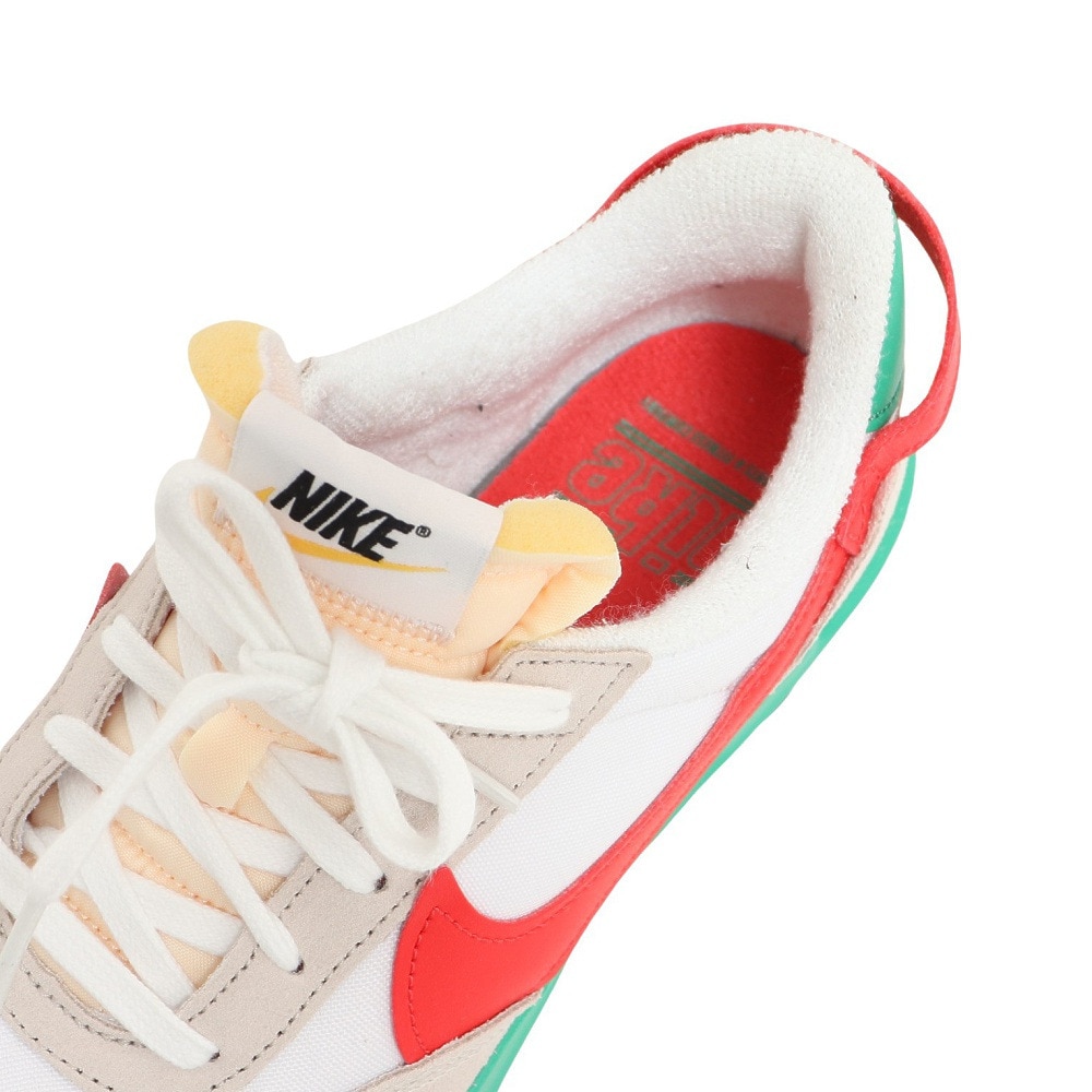 ナイキ(NIKE)(メンズ、レディース)ワッフル デビュー ホワイト ベージュ DX2940-100 スニーカー スポーツシューズ カジュアル 通勤 通学 スポーツ用品はスーパースポーツゼビオ ナイキ NIKE カイリー 赤 レッド