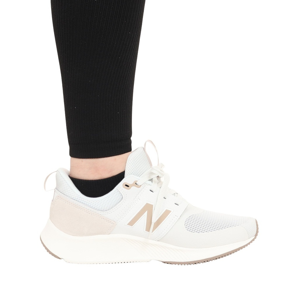 ニューバランス（new balance）（レディース）スニーカー 900 UA900