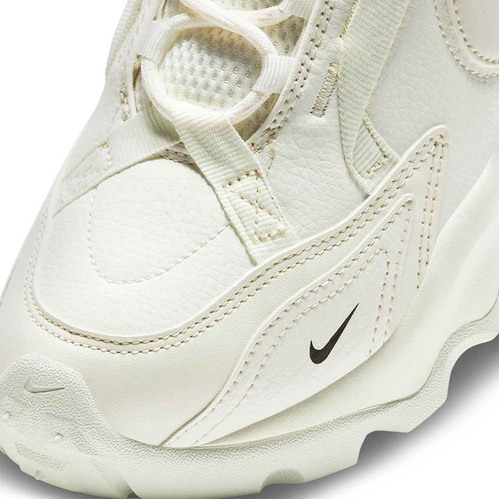 ナイキ（NIKE）（レディース）スニーカー スポーツシューズ TC 7900 DD9682-100