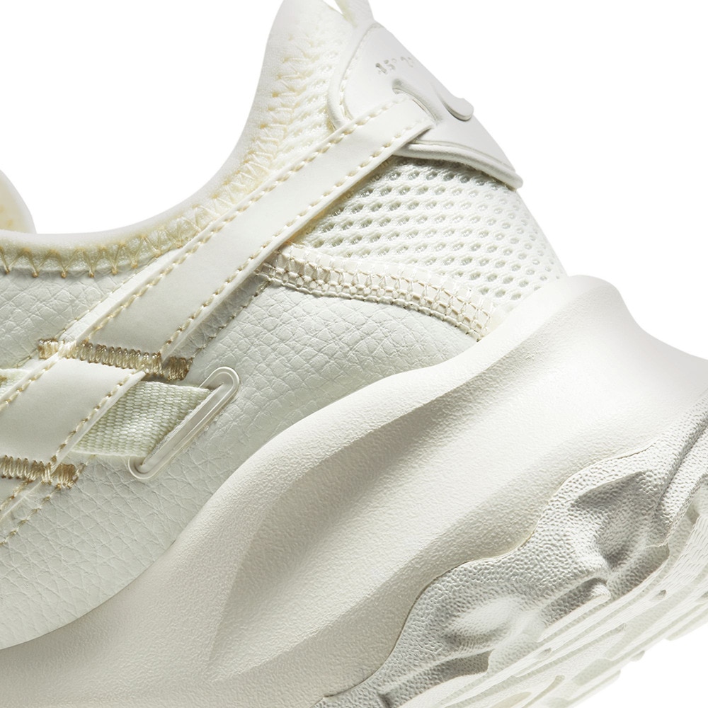 ナイキ（NIKE）（レディース）スニーカー スポーツシューズ TC 7900 DD9682-100