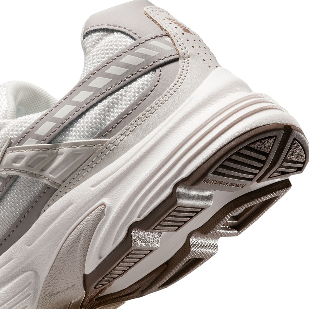 ナイキ（NIKE）（レディース）スニーカー スポーツシューズ イニシエーター IB4339-001