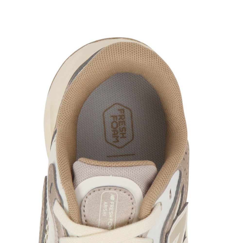ニューバランス（new balance）（レディース）スニーカー スポーツシューズ フレッシュフォーム アリシ v4 TIRALUX ベージュ WARISTG4D
