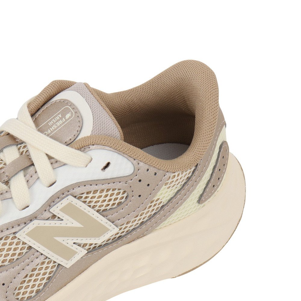 ニューバランス（new balance）（レディース）スニーカー スポーツシューズ フレッシュフォーム アリシ v4 TIRALUX ベージュ WARISTG4D