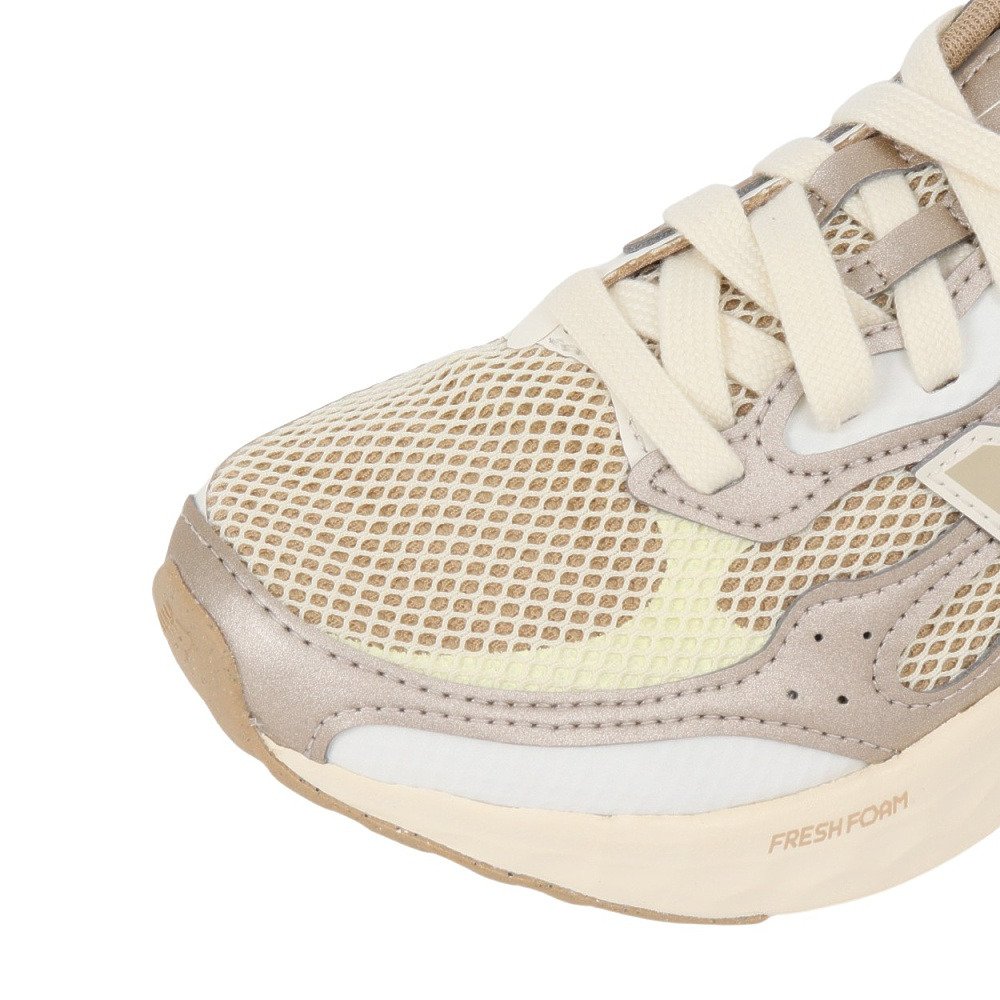 ニューバランス（new balance）（レディース）スニーカー スポーツシューズ フレッシュフォーム アリシ v4 TIRALUX ベージュ WARISTG4D